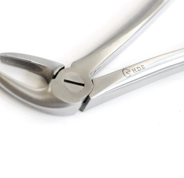 45° forceps close up